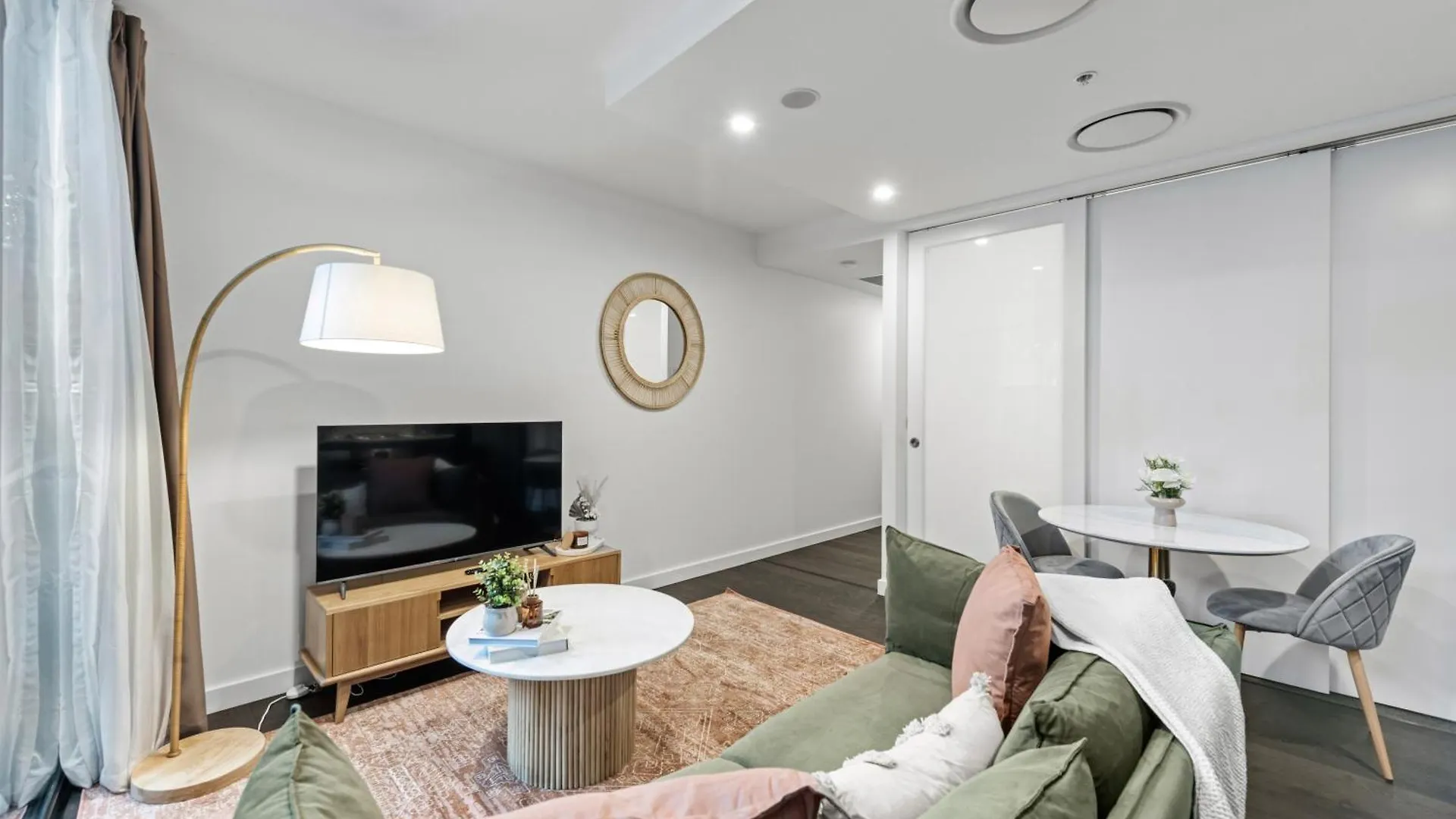 Apartmán Bright And Cozy 2Br Apt With Pool, Gym And Parking! Brisbane